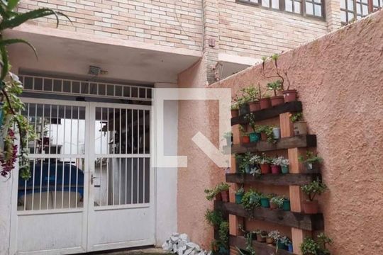 Fachada de kitnet/studio para alugar com 1 quarto, 25m² em Jardim Jussara, São Paulo