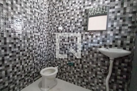 Banheiro de casa para alugar com 1 quarto, 65m² em Vila Guilhermina, São Paulo