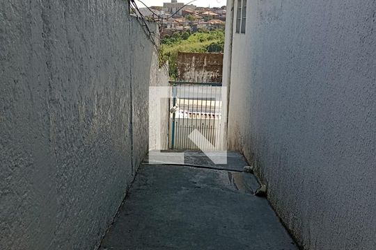 Corredor Entrada de casa para alugar com 1 quarto, 65m² em Vila Guilhermina, São Paulo