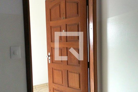 Hall de Entrada de apartamento à venda com 2 quartos, 104m² em Vila Hulda, Guarulhos