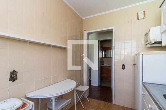 Cozinha de apartamento à venda com 1 quarto, 48m² em Rubem Berta, Porto Alegre