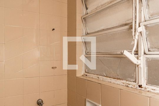 Banheiro de apartamento à venda com 1 quarto, 48m² em Rubem Berta, Porto Alegre