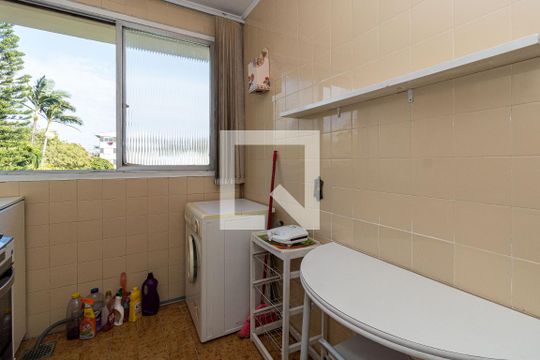 Cozinha de apartamento à venda com 1 quarto, 48m² em Rubem Berta, Porto Alegre