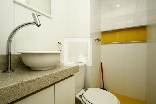 Banheiro Social de apartamento para alugar com 2 quartos, 78m² em Botafogo, Rio de Janeiro