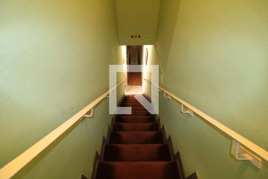 Escada de casa para alugar com 2 quartos, 130m² em Jardim América da Penha, São Paulo