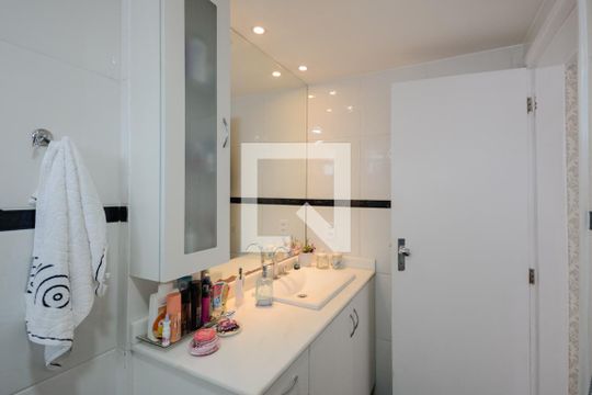 Banheiro Suíte de apartamento à venda com 2 quartos, 110m² em Tijuca, Rio de Janeiro