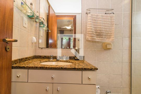 Banheiro da Suíte de apartamento à venda com 3 quartos, 113m² em Petrópolis, Porto Alegre