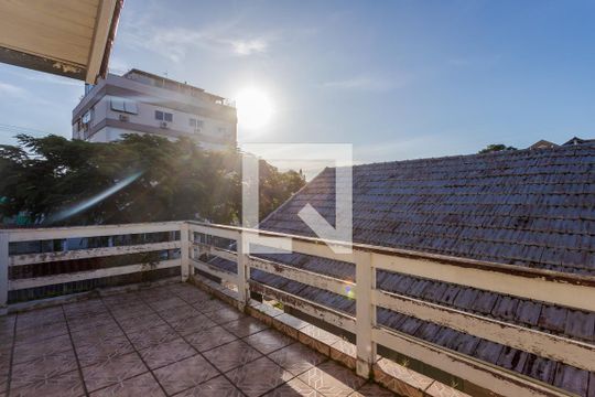 Varanda de casa à venda com 5 quartos, 304m² em Cristo Redentor, Porto Alegre