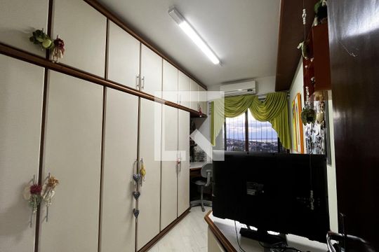 Quarto 1 de casa à venda com 3 quartos, 270m² em Teresópolis, Porto Alegre
