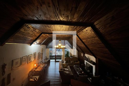 Sala de casa à venda com 3 quartos, 270m² em Teresópolis, Porto Alegre