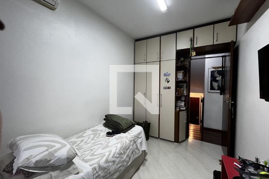 Quarto 2 de casa à venda com 3 quartos, 270m² em Teresópolis, Porto Alegre