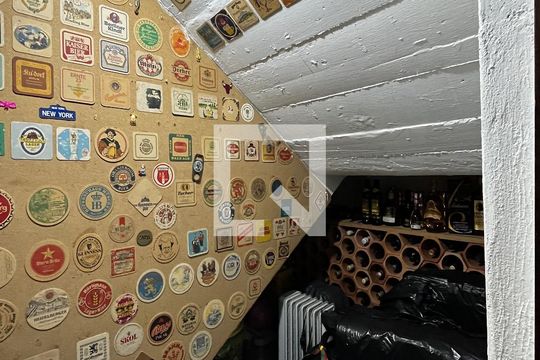 Adega de casa à venda com 3 quartos, 270m² em Teresópolis, Porto Alegre