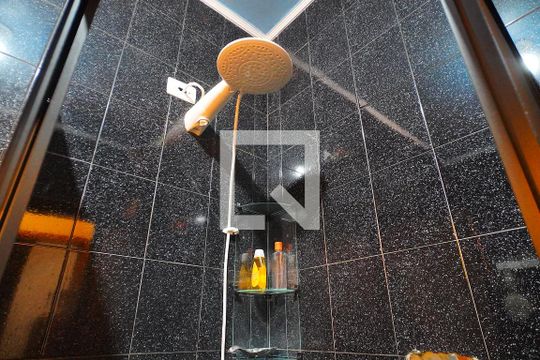 Banheiro de apartamento para alugar com 3 quartos, 156m² em São João, Porto Alegre