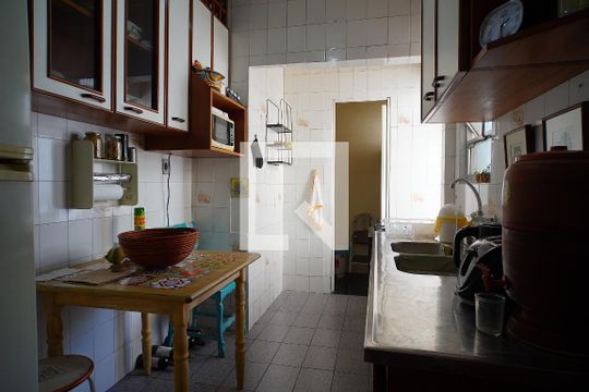 Cozinha de apartamento para alugar com 3 quartos, 156m² em São João, Porto Alegre