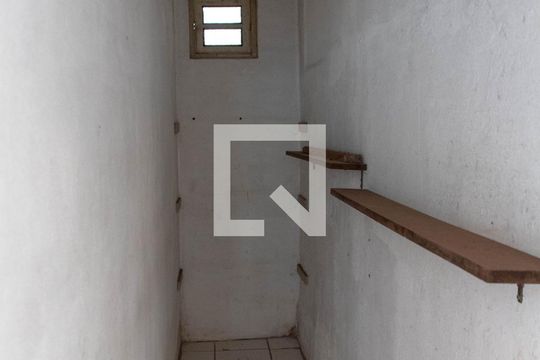 Dispensa de casa para alugar com 5 quartos, 326m² em Itapuã, Salvador