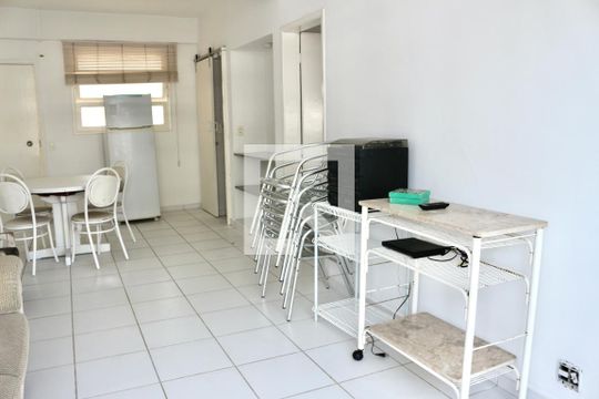 Sala de apartamento para alugar com 3 quartos, 80m² em Barra Funda, Guarujá