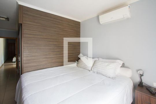 Suíte de casa para alugar com 3 quartos, 457m² em Chácara Santo Antônio (zona Sul), São Paulo