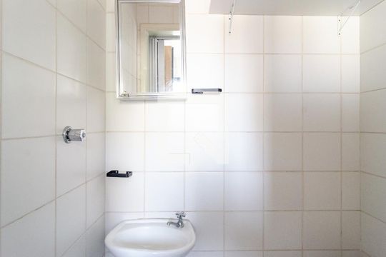 Banheiro de Serviço de apartamento para alugar com 2 quartos, 54m² em Saúde, São Paulo