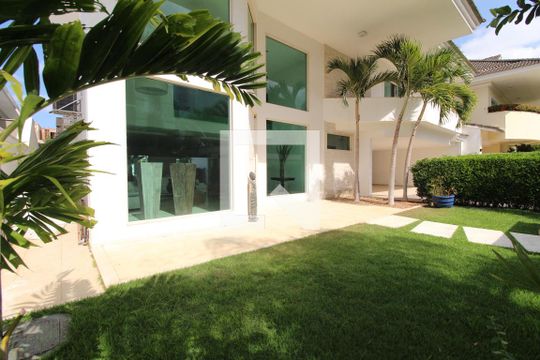 Fachada de casa de condomínio à venda com 6 quartos, 997m² em Barra da Tijuca, Rio de Janeiro