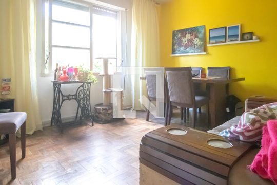 Sala 1 de apartamento à venda com 3 quartos, 63m² em Cristal, Porto Alegre