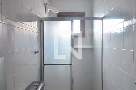 Banheiro de apartamento à venda com 1 quarto, 64m² em Niterói, Canoas