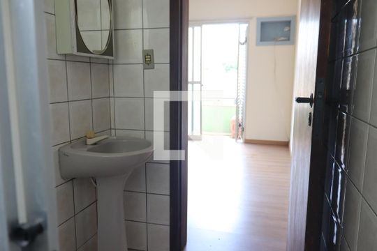 Banheiro de kitnet/studio para alugar com 1 quarto, 31m² em Morro do Espelho, São Leopoldo