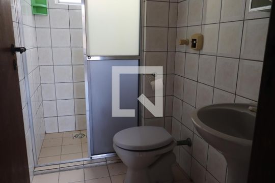 Banheiro de kitnet/studio para alugar com 1 quarto, 31m² em Morro do Espelho, São Leopoldo