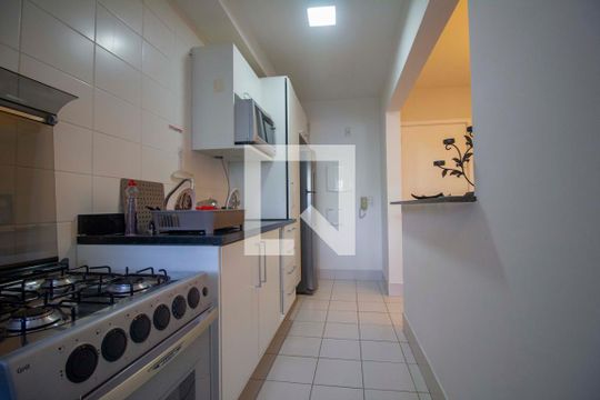 Cozinha de apartamento à venda com 1 quarto, 60m² em Jardim Leonor, São Paulo