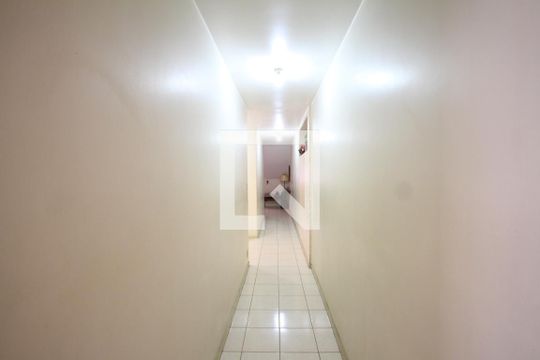 Corredor de casa à venda com 3 quartos, 457m² em Cambuci, São Paulo
