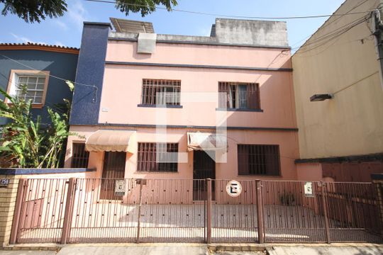Fachada de casa à venda com 3 quartos, 457m² em Cambuci, São Paulo