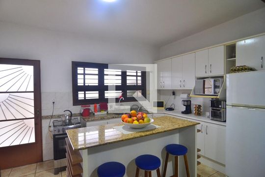 Casa 1 - Cozinha de casa à venda com 6 quartos, 239m² em São José, Canoas