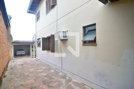 Pátio de casa à venda com 6 quartos, 239m² em São José, Canoas