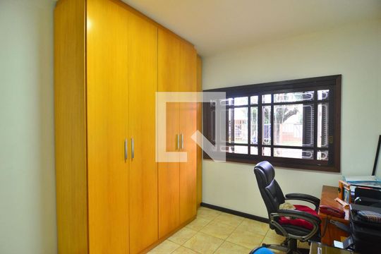 Casa 1 - Quarto 1 de casa à venda com 6 quartos, 239m² em São José, Canoas