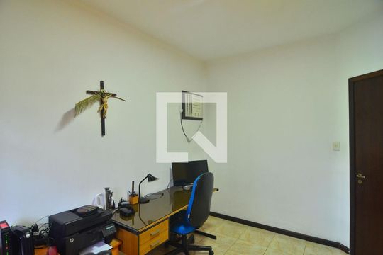 Casa 1 - Quarto 1 de casa à venda com 6 quartos, 239m² em São José, Canoas