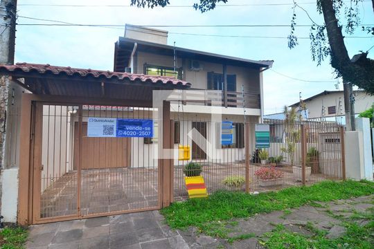 Fachada de casa à venda com 6 quartos, 239m² em São José, Canoas