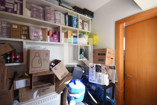 Quarto de serviço de apartamento para alugar com 3 quartos, 145m² em Jardim Monte Kemel, São Paulo
