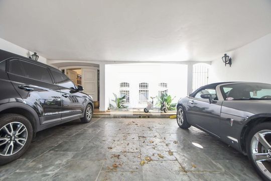 Garagem de casa à venda com 5 quartos, 848m² em Santo Amaro, São Paulo