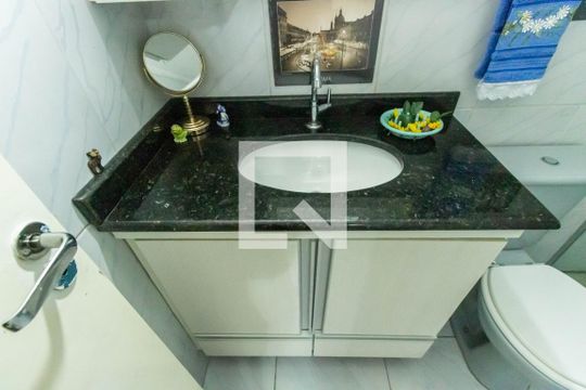 Banheiro de apartamento para alugar com 2 quartos, 51m² em Cidade Líder, São Paulo
