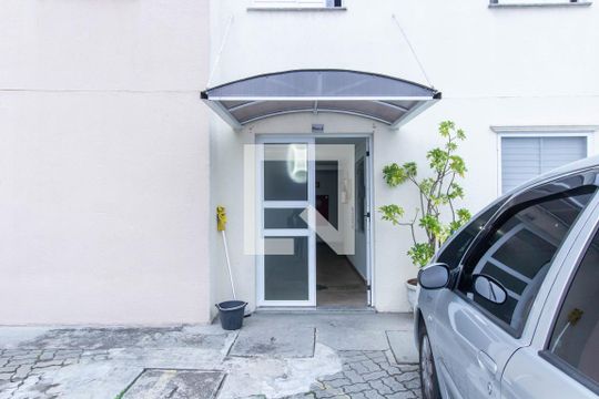 Fachada do bloco de apartamento para alugar com 2 quartos, 51m² em Cidade Líder, São Paulo