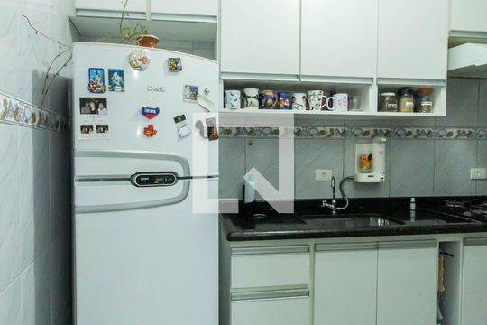 Cozinha de apartamento para alugar com 2 quartos, 51m² em Cidade Líder, São Paulo