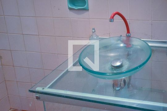 Banheiro de casa para alugar com 2 quartos, 79m² em Federação, Salvador