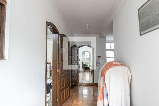 Corredor de casa à venda com 3 quartos, 290m² em Vila Carrao, São Paulo
