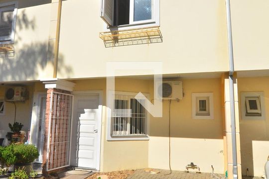 Fachada de casa de condomínio à venda com 2 quartos, 70m² em Nossa Senhora das Graças, Canoas