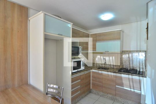 Cozinha de casa de condomínio à venda com 2 quartos, 70m² em Nossa Senhora das Graças, Canoas