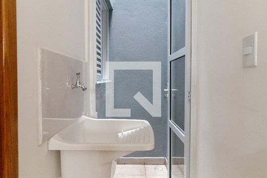 Corredor de apartamento para alugar com 1 quarto, 30m² em Parque Císper, São Paulo