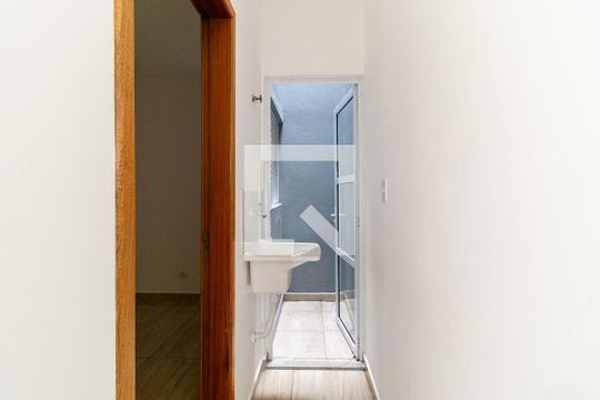 Corredor de apartamento para alugar com 1 quarto, 30m² em Parque Císper, São Paulo