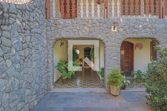 Garagem de casa à venda com 6 quartos, 360m² em Cachoeirinha, Belo Horizonte
