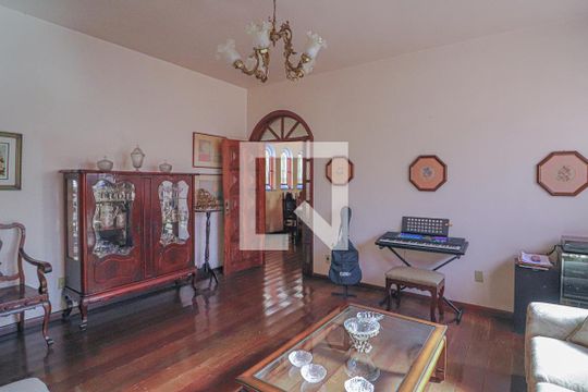 Sala 1 de casa à venda com 6 quartos, 360m² em Cachoeirinha, Belo Horizonte