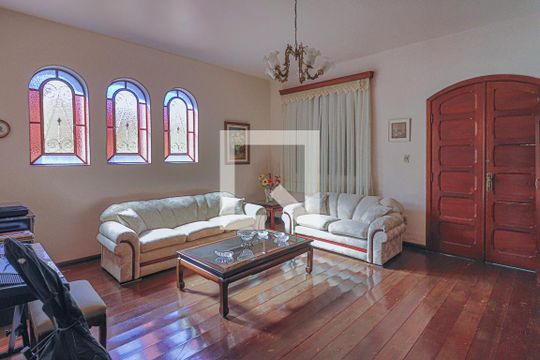 Sala 1 de casa à venda com 6 quartos, 360m² em Cachoeirinha, Belo Horizonte