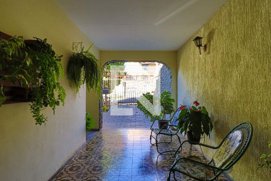 Garagem de casa à venda com 6 quartos, 360m² em Cachoeirinha, Belo Horizonte